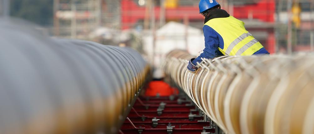 Deutschlands LNG-Schwimmterminal in Brunsbüttel wartet auf den ersten LNG-Tanker noch im Dezember.