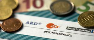 Wenn die Öffis weiterhin so vor sich hin skandalisieren, ist bald auch der Rundfunkbeitrag nicht mehr sicher.