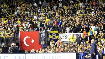 Auch am Donnerstag werden wieder viele Berliner Fener-Fans in der Halle erwartet.