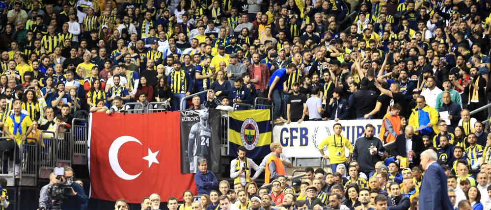 Auch am Donnerstag werden wieder viele Berliner Fener-Fans in der Halle erwartet.