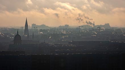 Morgenstimmung über Berlin Kreuzberg. Emissionen durch Wärmeerzeugung. 28.11.2021