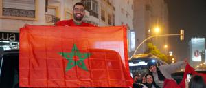 Fans in Casablanca feiern Den WM-Erfolg gegen Spanien.