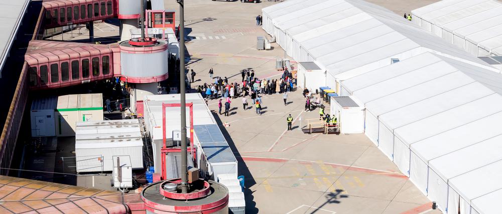 Das Berliner Ankunftszentrum für Flüchtlinge aus der Ukraine am ehemaligen Flughafen Tegel.