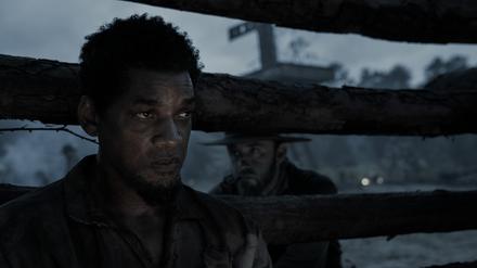 Peter (Will Smith) schlägt sich auf dem Weg zu seiner Familie durch die Sümpfe Louisianas.