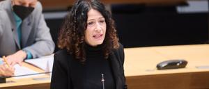 Bettina Jarasch (Bündnis 90/Die Grünen), Senatorin für Umwelt, Mobilität, Verbraucher- und Klimaschutz, beantwortet Fragen im Abgeordnetenhaus.