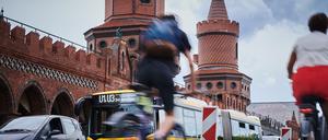 Radweg auf der Oberbaumbrücke in Berlin