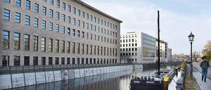 Der Altbau vom Auswärtigen Amt (ehem. ZK der SED) am Werderscher Markt 1 in Berlin-Mitte, aufgenommen am 10. November 2018 für das Radmagazin 2019.