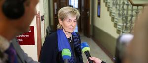 Karola Wille, Intendantin des Mitteldeutschen Rundfunks MDR, spricht nach ihrer Zeugenaussage im Prozess gegen den früheren MDR-Unterhaltungschef Foht im Landgericht Leipzig zu Journalisten.