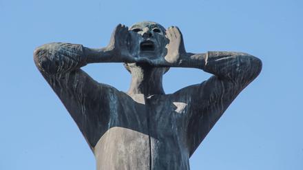 Erschaffen wurde die Bronzeskulptur 1966 von Gerhard Marcks. 