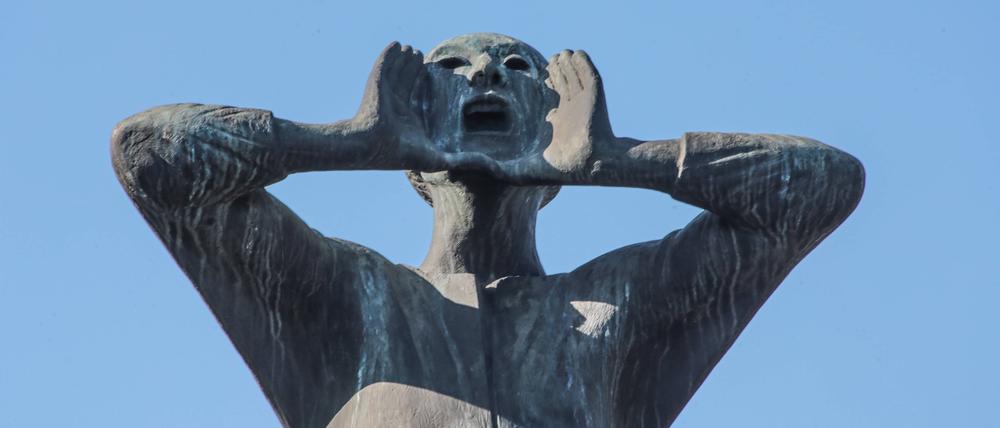 Erschaffen wurde die Bronzeskulptur 1966 von Gerhard Marcks. 