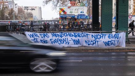 Schon im November gab es in Berlin Prenzlauer Berg Proteste gegen die WM.