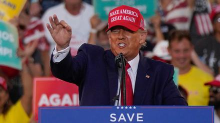 Das Justizministerium will im Streit über den Umgang mit Regierungsdokumenten das Team von Trump in die Zange nehmen.