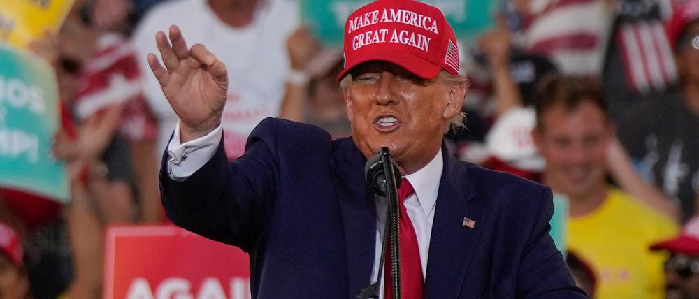 Das Justizministerium will im Streit über den Umgang mit Regierungsdokumenten das Team von Trump in die Zange nehmen. 