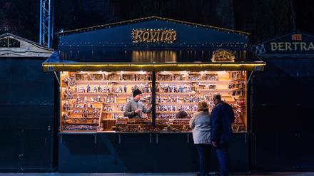 Vorweihnachtszeit 2022 in Barcelona. Für bezahlbare Lichterketten hat Madrid gesorgt.