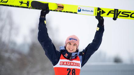 Karl Geiger feiert den ersten Podestplatz in diesem Winter.