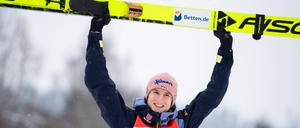 Karl Geiger feiert den ersten Podestplatz in diesem Winter.