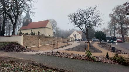 Der neu gestaltete Dorfplatz Groß Glienicke.