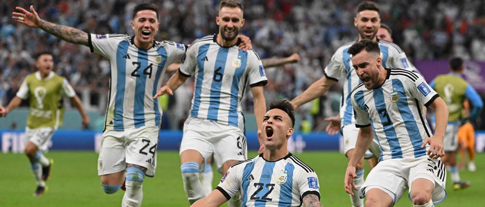 Lautaro Martinez verwandelte den entscheidenden Elfmeter für Argentinien.
