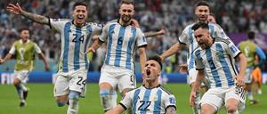 Lautaro Martinez verwandelte den entscheidenden Elfmeter für Argentinien.