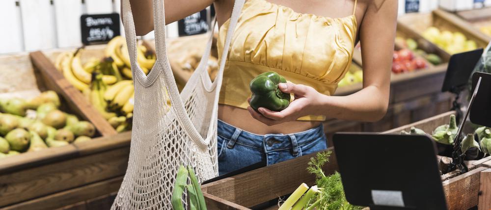 Während der Corona-Lockdowns stiegen die Umsätze der Biomärkte. Die Inflation setzt der Kauflaune nun jedoch zu.