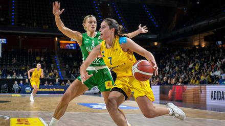 Leoni Kreyenfeld (rechts) ist mit Alba in der DBBL angekommen.