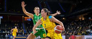 Leoni Kreyenfeld (rechts) ist mit Alba in der DBBL angekommen.