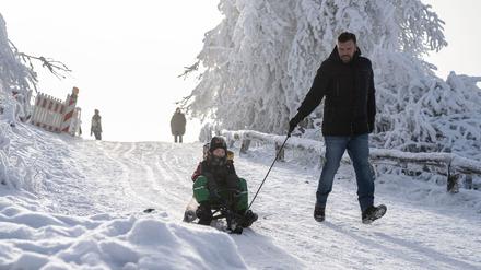 Auf dem Großen Feldberg im Taunus in Hessen ist der Winter bereits angekommen.