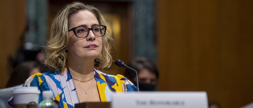 Senatorin Kyrsten Sinema hat ihre Partei verlassen. 