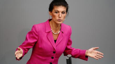 Sahra Wagenknecht (Linke) spricht bei der Sondersitzung des Deutschen Bundestages