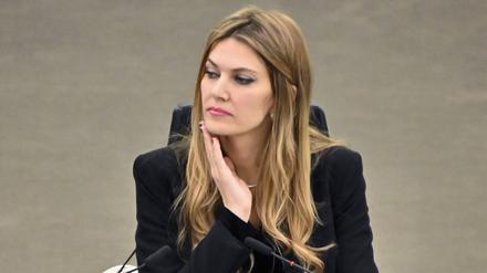 Eva Kaili, Ex-Vizepräsidentin des EU-Parlaments, ist wegen Korruptionsvorwürfen suspendiert.