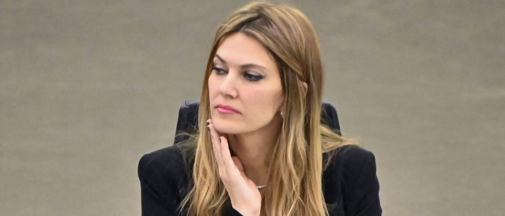 Eva Kaili, Ex-Vizepräsidentin des EU-Parlaments, ist wegen Korruptionsvorwürfen suspendiert.
