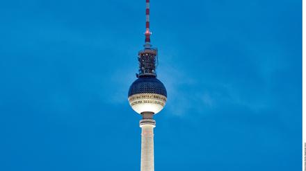 Berliner Fernsehturm am Alexanderplatz, Blick aus dem Club „Weekend“.