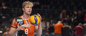 Bei den BR Volleys ist Anton Brehme seit 2020 Mittelblocker.
