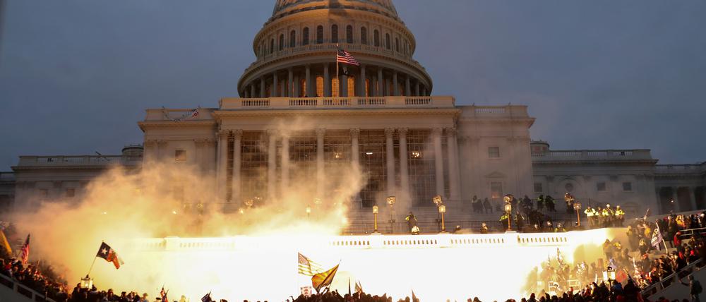 Eine wütende Menge drang im Januar 2021 gewaltsam in das US-Kapitol ein (Archivbild).