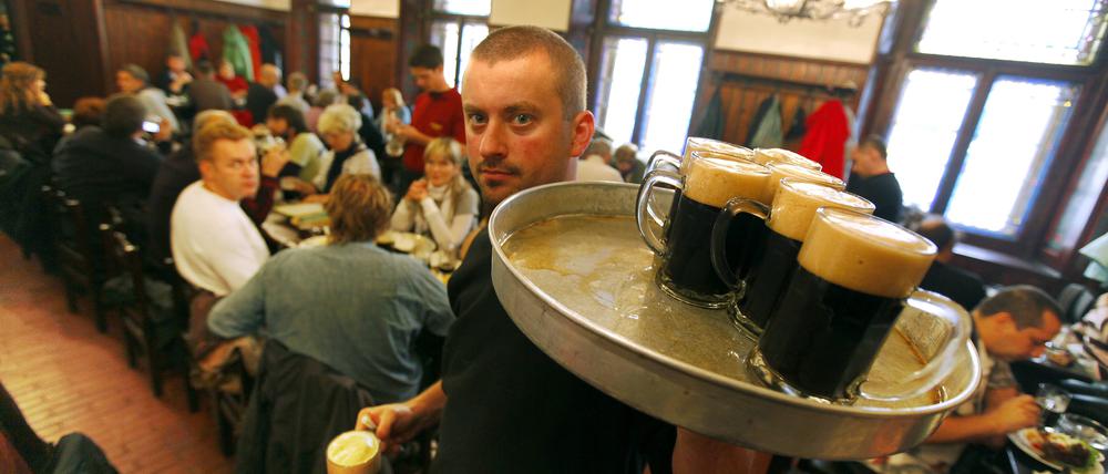 Willkommen zum Schwarzbier im Prager Traditionslokal U Fleku.