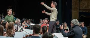 Andreas Ottensamer am Pult des Orchesters der Opernakademie