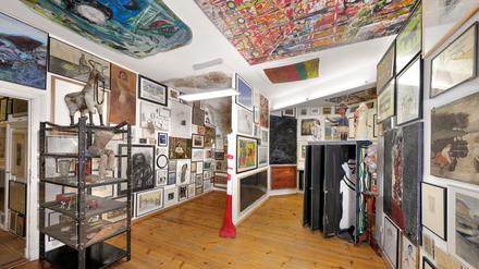 Kunst bis unter die Decke bei Achim Freyer in Lichterfelde