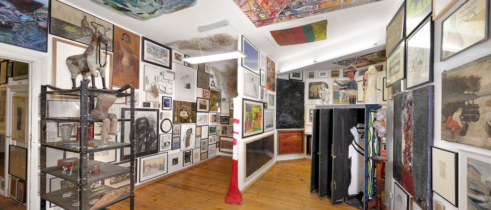 Kunst bis unter die Decke bei Achim Freyer in Lichterfelde