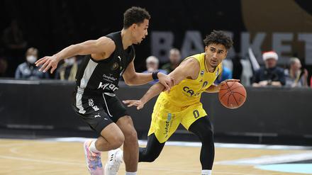 Maodo Lo (rechts) fehlt noch die nötige Spritzigkeit, die ihn sonst so schwer zu bremsen macht.