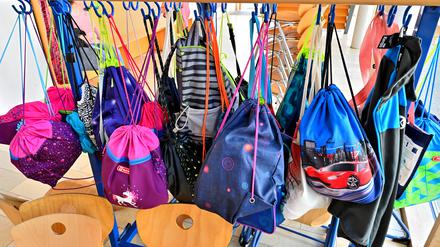 Bunter Sportunterricht. Bei den Turnbeuteln ist jedenfalls Abwechslung angesagt. 