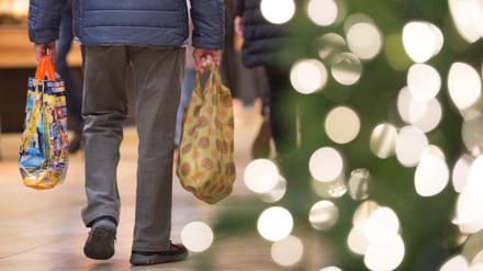 Kunden beim Weihnachtsshopping. (Symbolfoto)