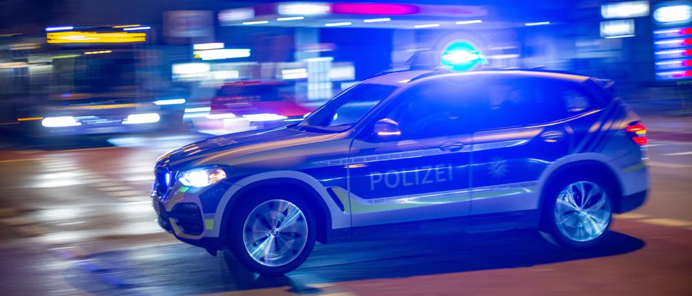 Ein Polizeiauto in Berlin (Symbolbild).