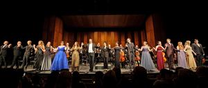 Die Preisträger:innen beim Schlussapplaus