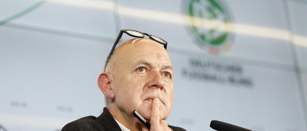 DFB-Präsident Bernd Neuendorf auf der Pressekonferenz am Dienstag