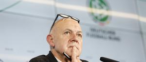 DFB-Präsident Bernd Neuendorf auf der Pressekonferenz am Dienstag