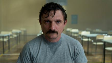 Hau den Lukas. Florian Lukas als Darts-Fan Eddy Frotzke.