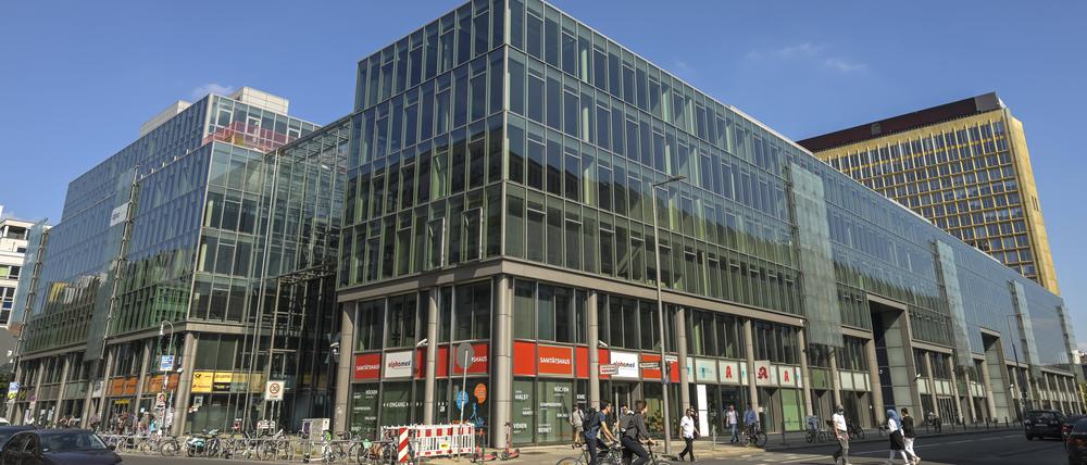 Die Axel-Springer-Passage, Rudi-Dutschke-Straße, in Berlin-Kreuzberg.