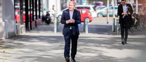 Kai Wegner, Landesvorsitzender der CDU-Berlin und Fraktionsvorsitzender der CDU im Berliner Abgeordnetenhaus, kommt zum Sondierungsgespräch zwischen der Berliner CDU und der Berliner FDP in die Landesgeschäftsstelle der CDU.