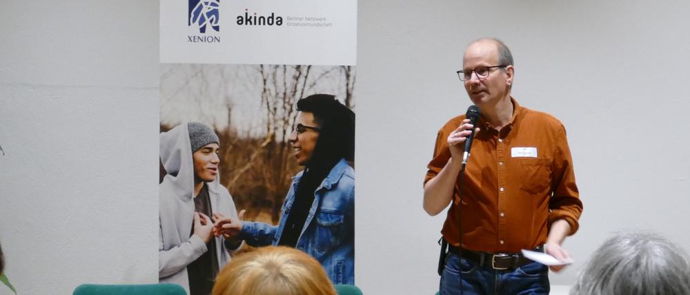 Ronald Reimann, Projektleiter von akinda – Berliner Netzwerk Einzelvormundschaft, auf der Jubiläumsfeier.