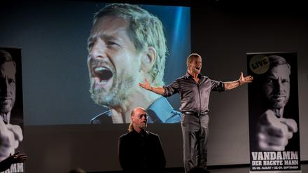 Männer-Coach Philipp Vandamm (Henning Baum) gehört zu den Hauptverdächtigen im Mordfall an einer Escort-Dame.